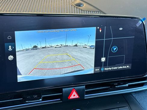 Used 2025 Hyundai Elantra SEL FWD image 19