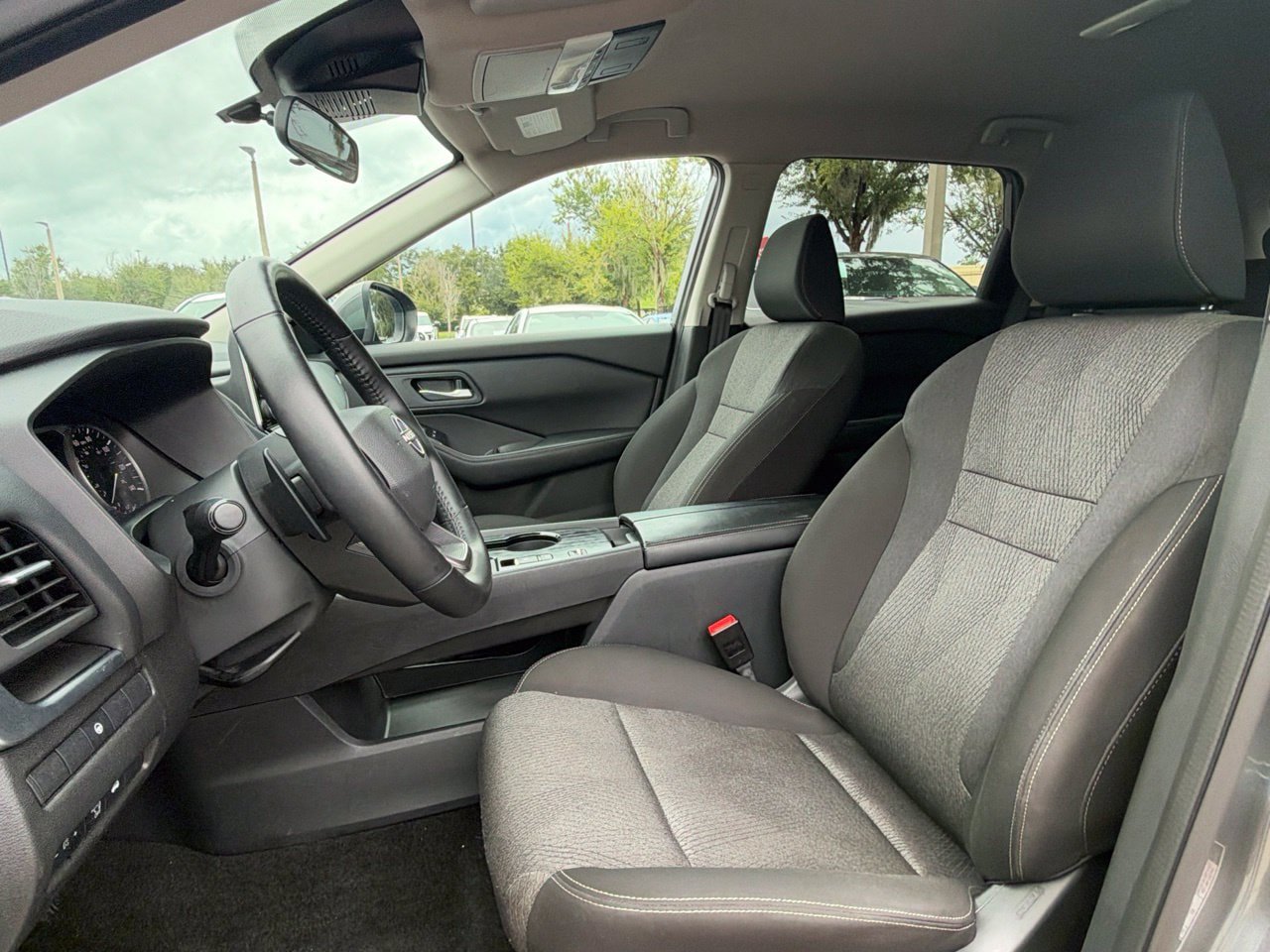 Used 2025 Nissan Rogue SV FWD image 6