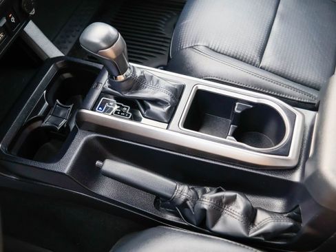 Used 2022 Toyota Tacoma Limited image 17