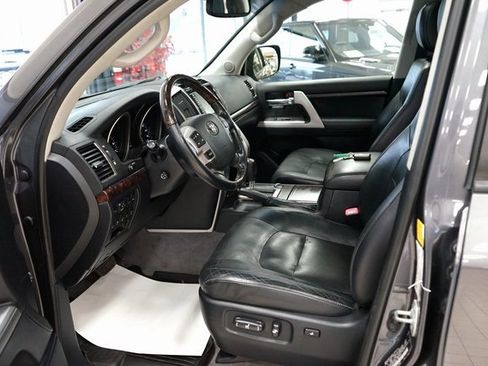 Used 2013 Toyota Land Cruiser image 31