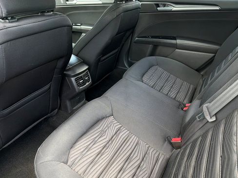 Used 2016 Ford Fusion SE FWD image 12