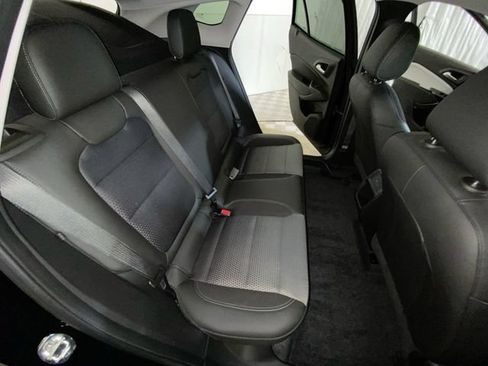 Used 2024 Chevrolet Trax LT w/ Driver Confidence Package FWD image 11