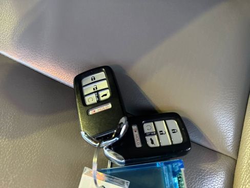 Used 2017 Honda Pilot Touring image 30