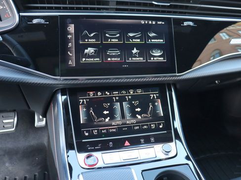 Used 2024 Audi RS Q8 AWD/4WD image 36