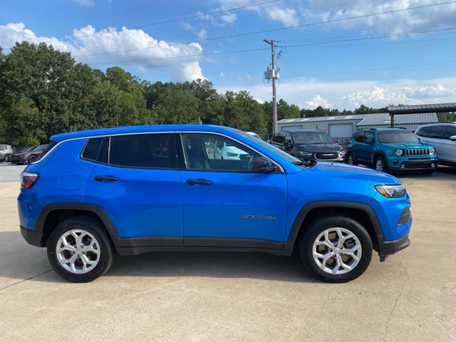 Used 2024 Jeep Compass Sport AWD/4WD image 6