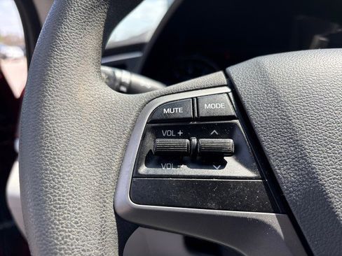 Used 2017 Hyundai Elantra SE image 16