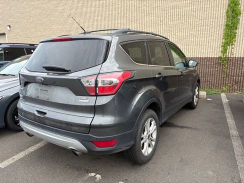 Used 2017 Ford Escape SE w/ Equipment Group 201A FWD image 4