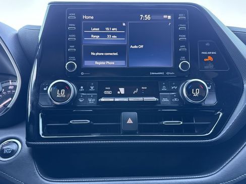 Used 2022 Toyota Highlander XSE FWD image 22