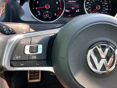 Used 2017 Volkswagen GTI SE FWD image 24
