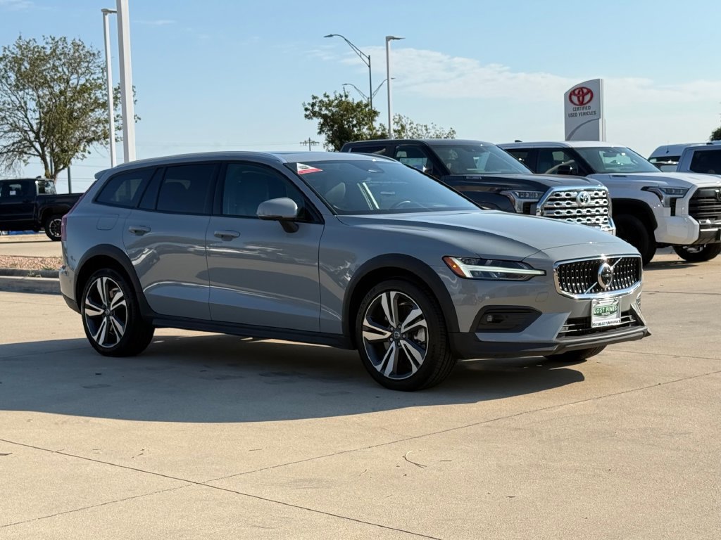 Used 2025 Volvo V60 B5 Cross Country Plus AWD/4WD image 6