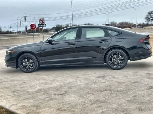 Certified 2025 Honda Accord SE image 4