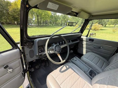 Used 1989 Jeep Wrangler 4WD image 14