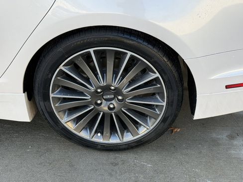 Used 2014 Lincoln MKZ 4dr Sdn AWD image 9