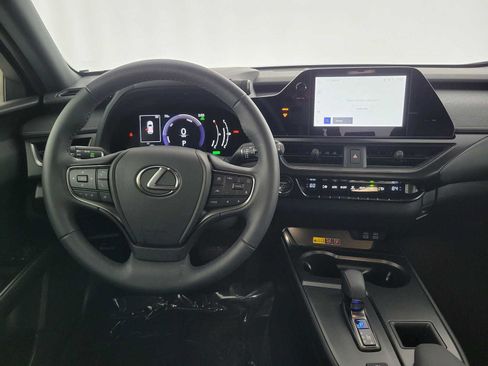 Certified 2026 Lexus UX 300h FWD image 18