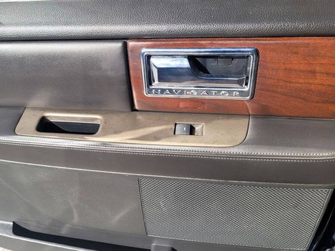Used 2014 Lincoln Navigator L 2WD image 15