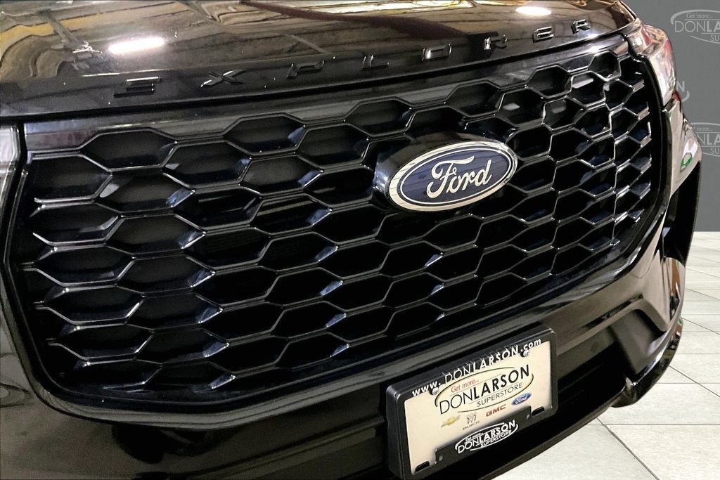 Certified 2025 Ford Explorer ST-Line AWD/4WD image 13