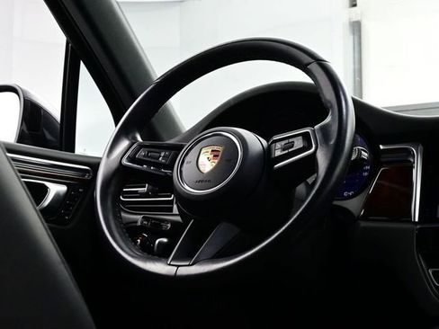 Certified 2023 Porsche Macan S AWD/4WD image 21