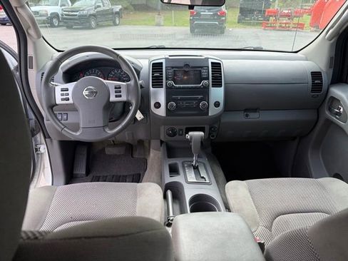Used 2017 Nissan Frontier SV AWD/4WD image 3