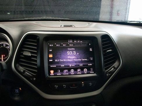 Used 2016 Jeep Cherokee Trailhawk w/ Comfort/Convenience Group image 34