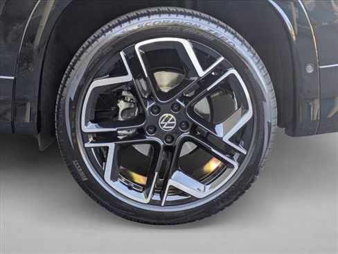 Used 2025 Volkswagen Tiguan SEL R-Line image 24