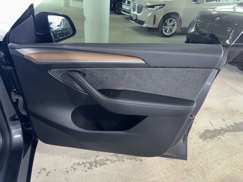Used 2023 Tesla Model Y Performance image 9