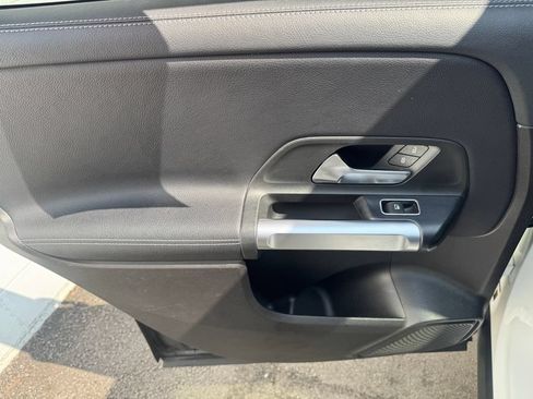 Used 2020 Mercedes-Benz GLB 250 4MATIC image 37
