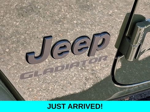 Used 2022 Jeep Gladiator Sport AWD/4WD image 29