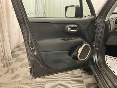 Used 2017 Jeep Renegade Latitude AWD/4WD image 22