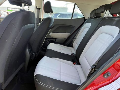 Used 2025 Hyundai Venue SEL FWD image 12