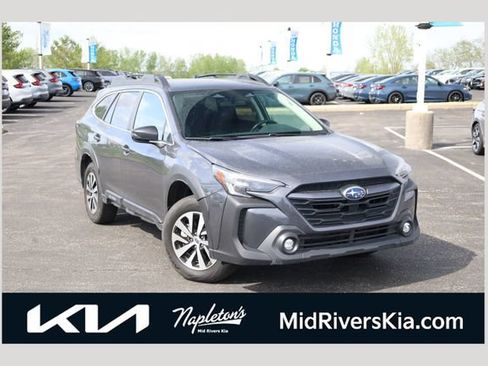Used 2025 Subaru Outback Premium AWD/4WD image 1