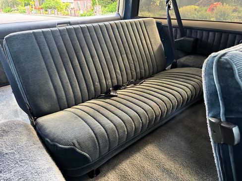 Used 1990 Chevrolet Suburban 2WD image 17