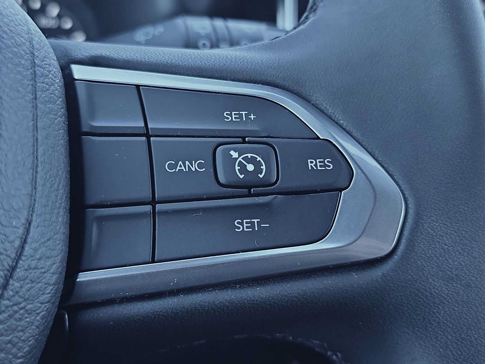 Used 2024 Jeep Compass Latitude AWD/4WD image 13