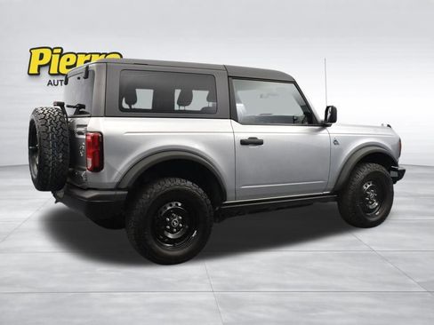 Used 2022 Ford Bronco Black Diamond image 4