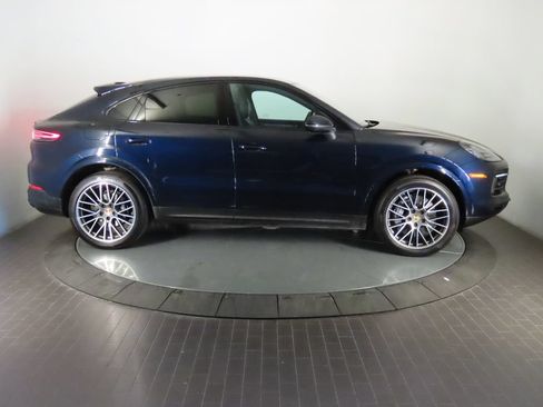 Certified 2023 Porsche Cayenne Platinum Edition AWD/4WD image 8