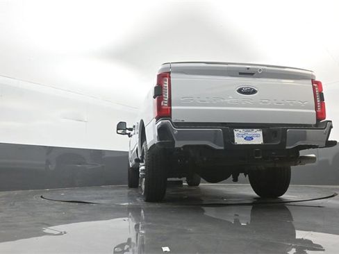 Certified 2025 Ford F350 Lariat image 31
