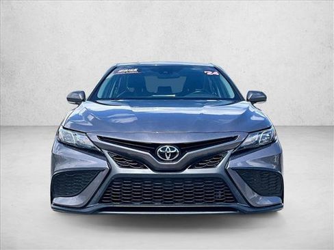 Used 2024 Toyota Camry SE FWD image 3