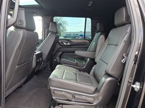 Used 2022 Chevrolet Suburban Z71 AWD/4WD image 10
