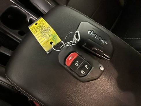 Used 2023 Jeep Wrangler Unlimited Sahara w/ Cold Weather Group AWD/4WD image 23