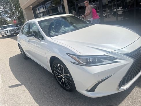 Used 2023 Lexus ES 350 w/ Premium Package image 2