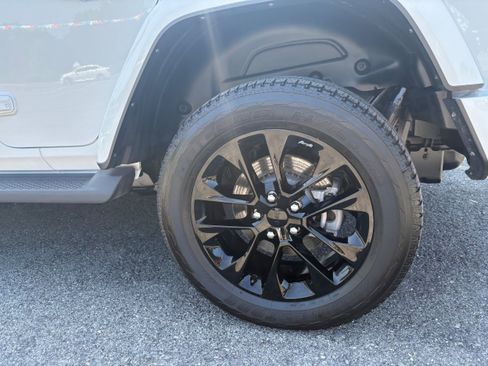 Certified 2022 Jeep Wrangler Unlimited Sahara AWD/4WD image 10