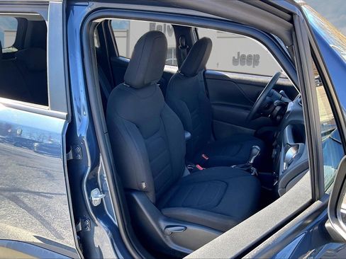 Certified 2022 Jeep Renegade Latitude w/ Convenience Group image 7