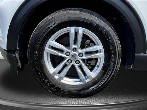 Used 2020 Ford Explorer XLT w/ Equipment Group 202A AWD/4WD image 30