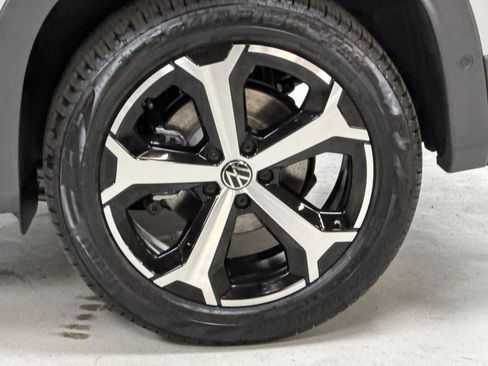 New 2026 Volkswagen Tiguan SE AWD/4WD image 24