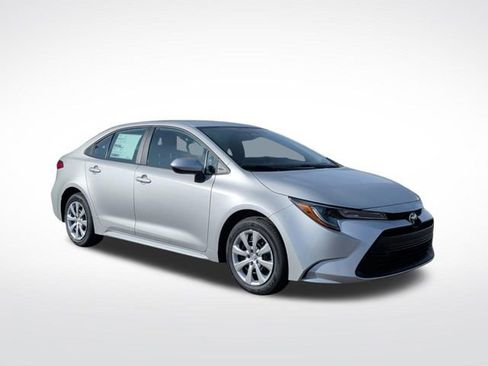 Used 2026 Toyota Corolla LE image 9