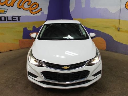 Used 2018 Chevrolet Cruze LT w/ LT Convenience Package FWD image 3