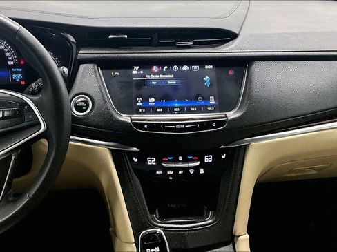 Used 2018 Cadillac XT5 Luxury w/ Driver Awareness Package FWD image 6
