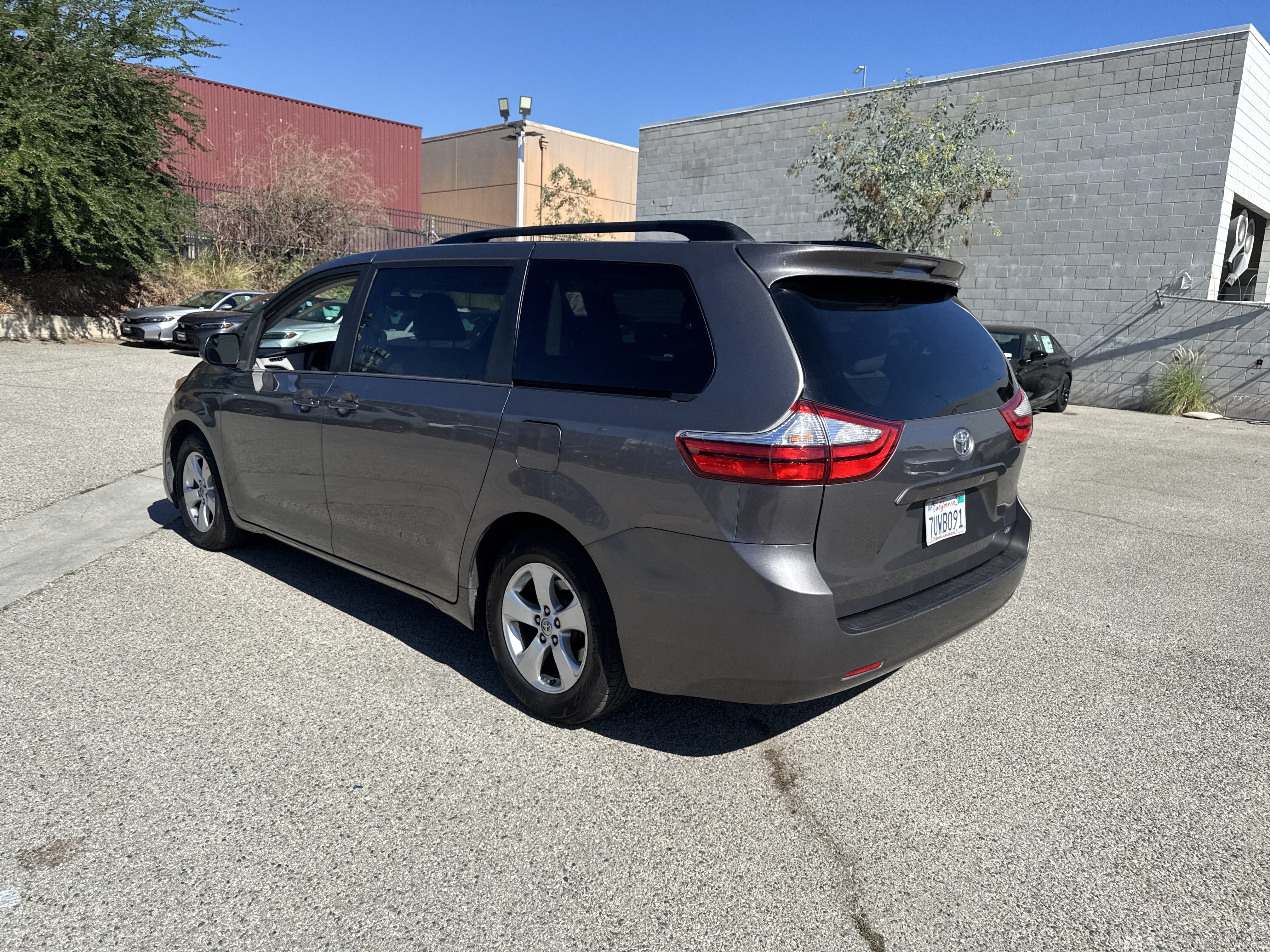 Used 2017 Toyota Sienna LE FWD image 6