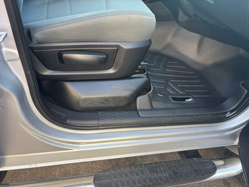 Used 2017 RAM 2500 SLT image 33