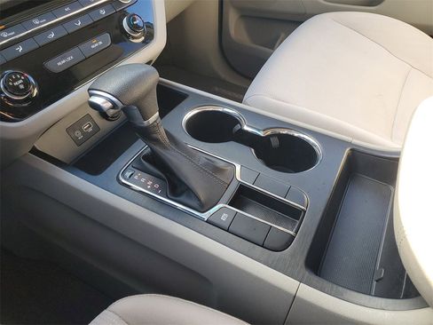 Used 2019 Kia Sedona LX image 22