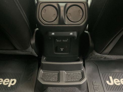 Used 2022 Jeep Wrangler Unlimited Sahara w/ Cold Weather Group AWD/4WD image 26